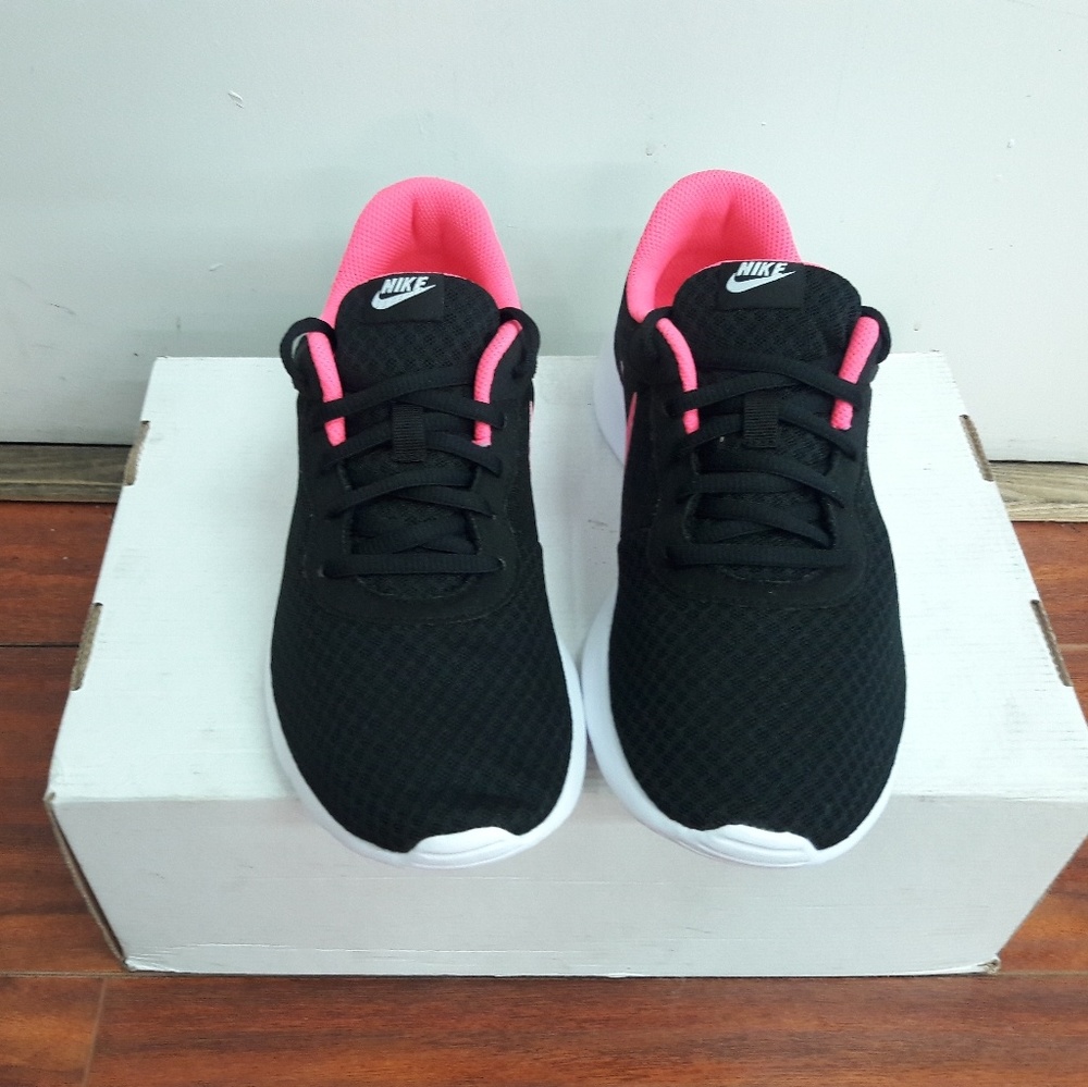 Nike - Picture 2 of 3